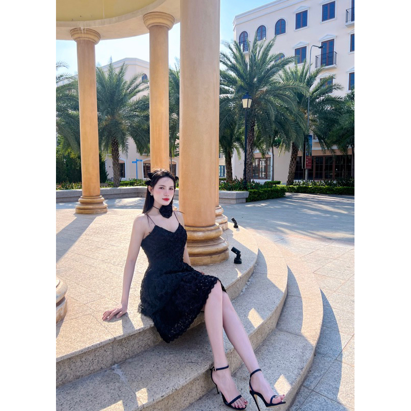 Đầm xoè ren hoa hồng tầng hai dây kèm tag hoa hai màu trắng đen