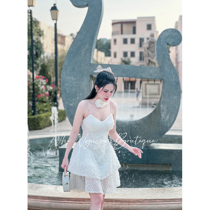 Đầm xoè ren hoa hồng tầng hai dây kèm tag hoa hai màu trắng đen