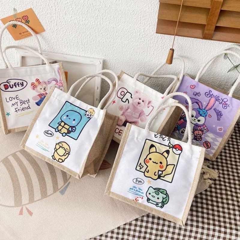 Túi tote vải nỉ hoạ tiết hoạt hình dễ thương.
