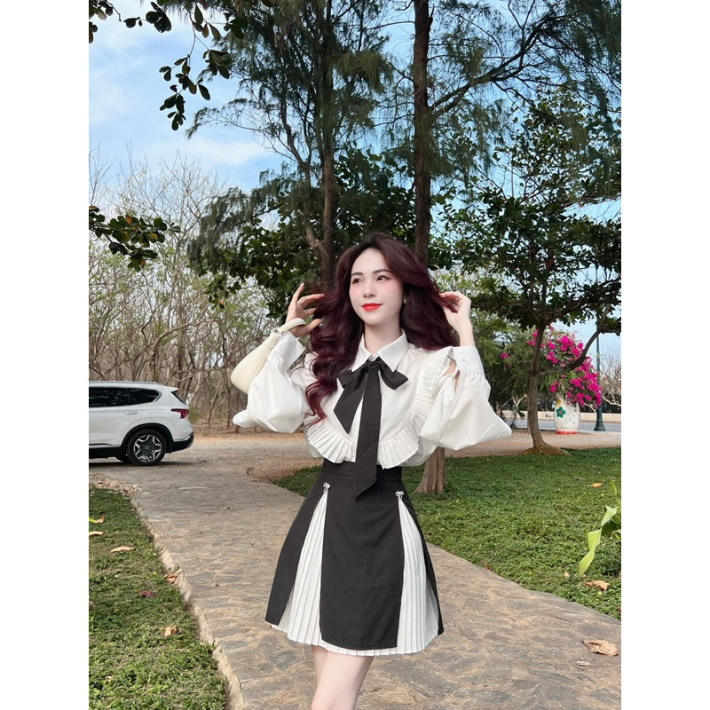 Mã Mới Sét Phối Đen Trắng Áo Sơ Mi Sẻ Tà Tay , Chân Váy Xếp Ly Trắng Tà Đen Tặng 2 cái Tang Đá