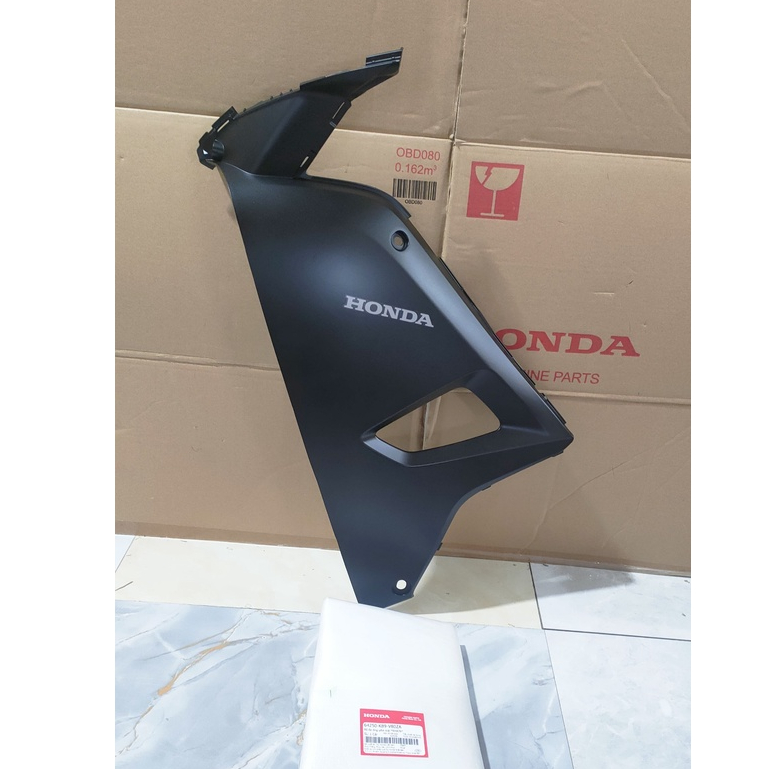 Bộ ốp ống yếm chính - cánh yếm trong bên trái HONDA WAVE A110 năm 2023 màu Đen nhám. (64250K89V80ZA)