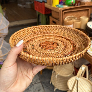 Đĩa mây đáy viền hoa, đĩa mây decor trang trí, đĩa mây đáy đan hoa shop mây tre đan Anh Thư