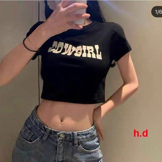 Áo croptop in hình cổ tròn tay ngắn