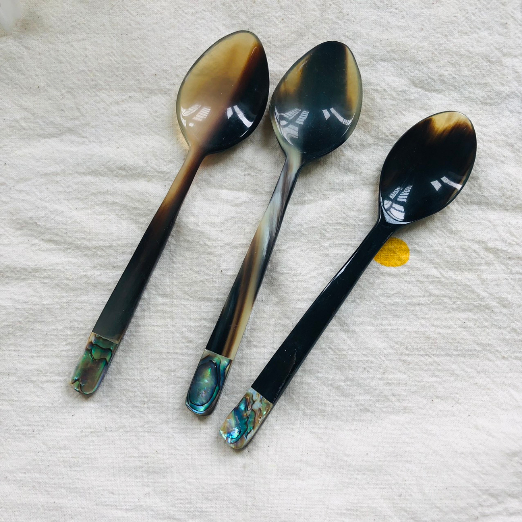 THÌA/MUỖNG SỪNG Cán Khảm Trai 13cm, Thìa Muỗng Uống Trà Cà Phê, Phụ Kiện Nhà Bếp, Chụp Ảnh Trang Trí