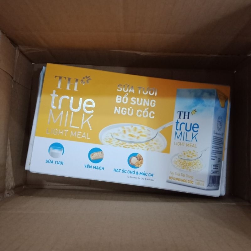 Hàng tặng đem bán - Lốc 4 hộp sữa TH True Milk light meal 180ml