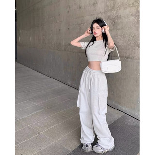 Set thể thao áo croptop quần túi hộp