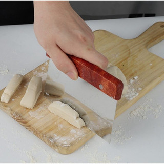 Dụng cụ cắt bột,chia bột cán gỗ