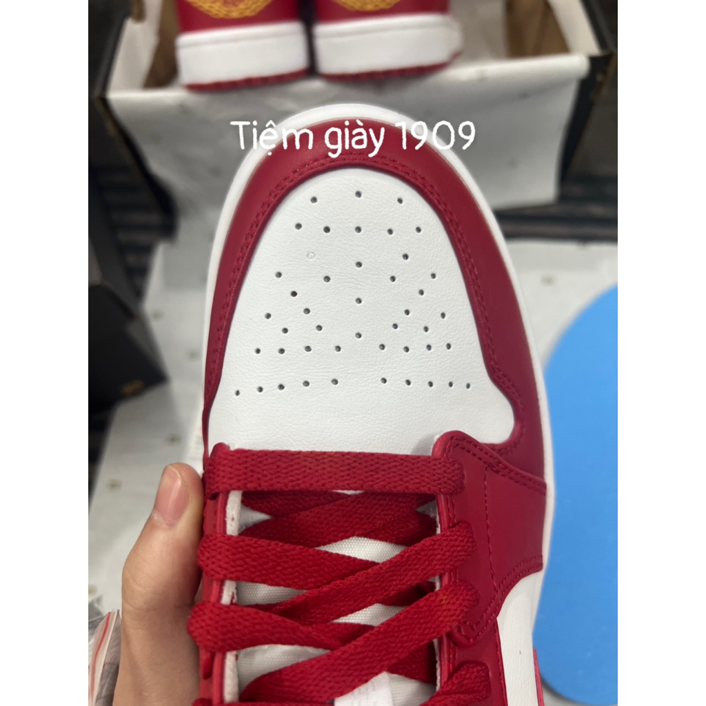 Giày Thể Thao Jordan    Đỏ Chỉ Vàng Logo Vàng  Gym Read Chỉ Vàn