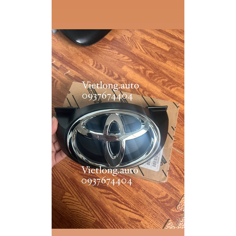 Mặt Ca Lăng trước Mạ Crom kèm logo có đế xịn dành cho xe Toyota Innova  2008-2012