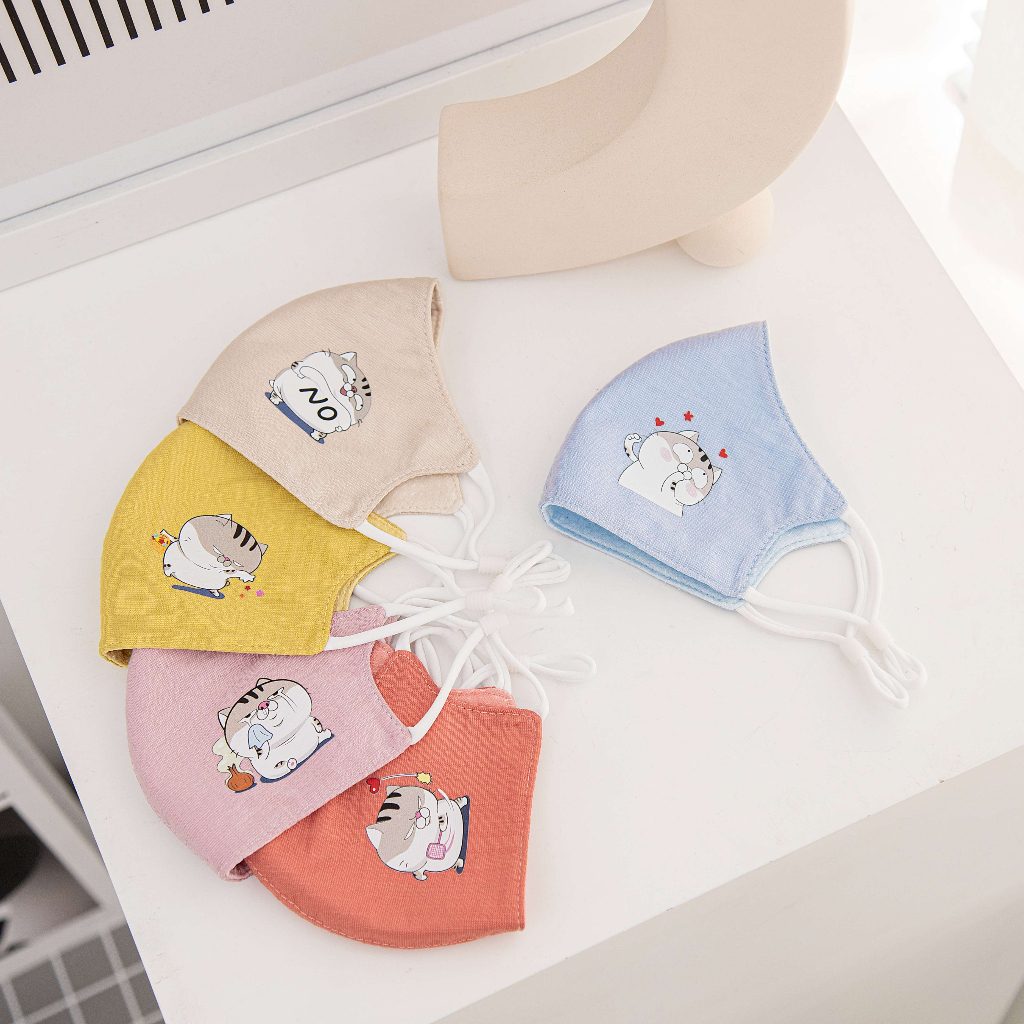 Khẩu trang Vải trẻ em in mèo dễ thương, phù hợp cho bé 1 đến 3 tuổi, có nút điều chỉnh, an toàn cho da- Duy Ngọc 