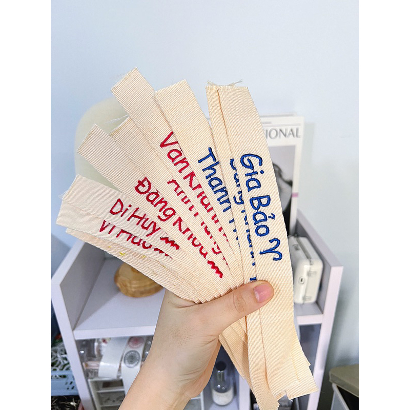 Nametag, móc khoá thêu tên bé mới