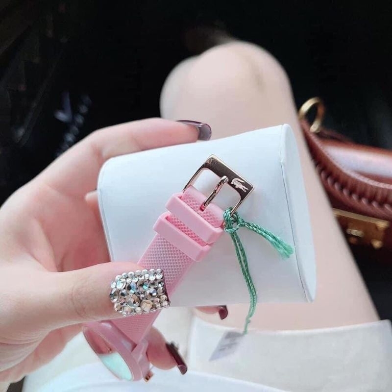 Đồng hồ nữ Lacostes màu hồng nữ tính. siêu dễ thương dành cho các bạn nữ hoặc làm quà tặng