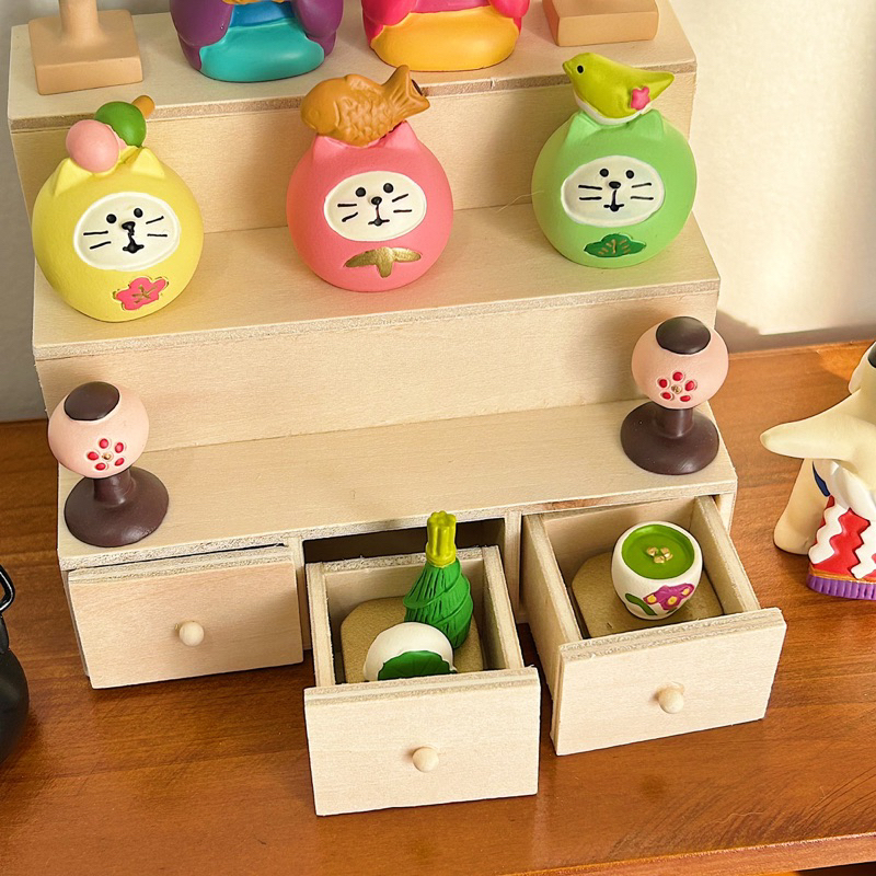 Mô hình mèo chủ đề tầng búp bê mùa xuân