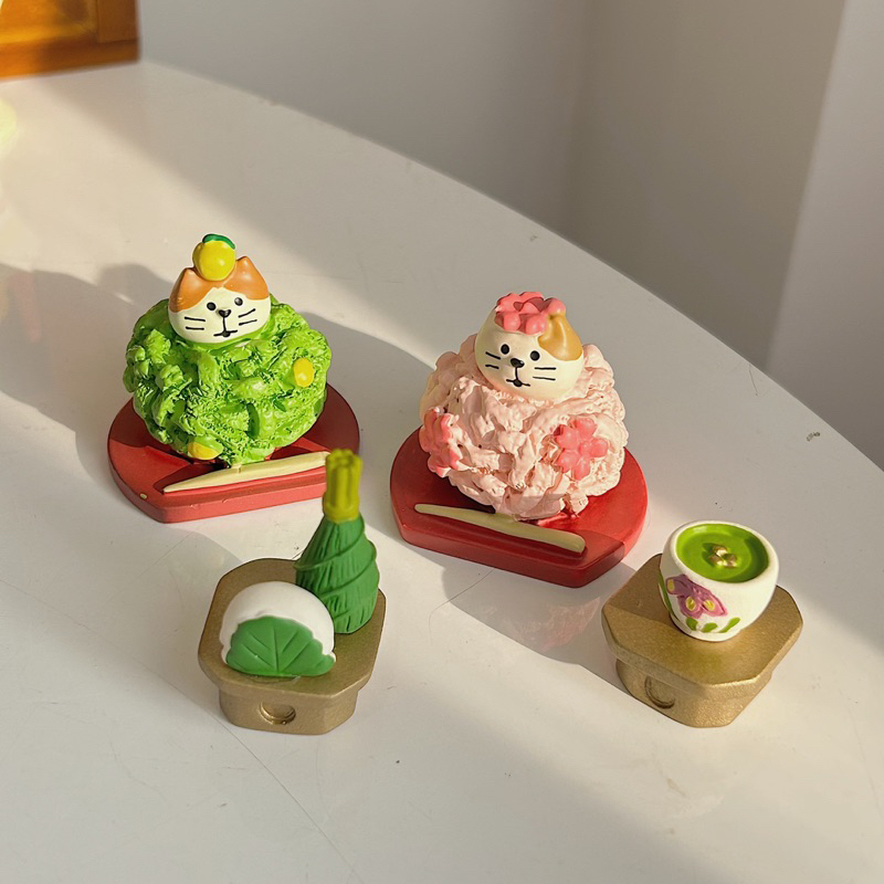 Mô hình mèo chủ đề tầng búp bê mùa xuân