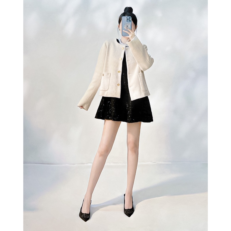 Khoác dạ tweed vàng kem nút kim loại