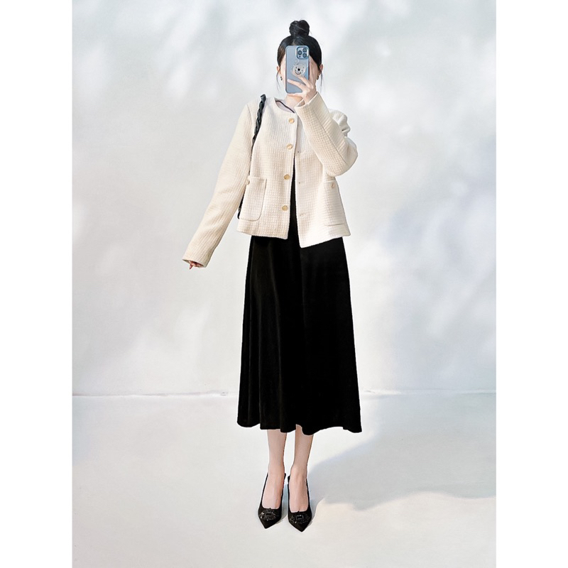 Khoác dạ tweed vàng kem nút kim loại