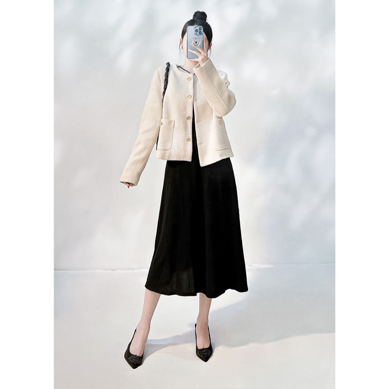 Khoác dạ tweed vàng kem nút kim loại