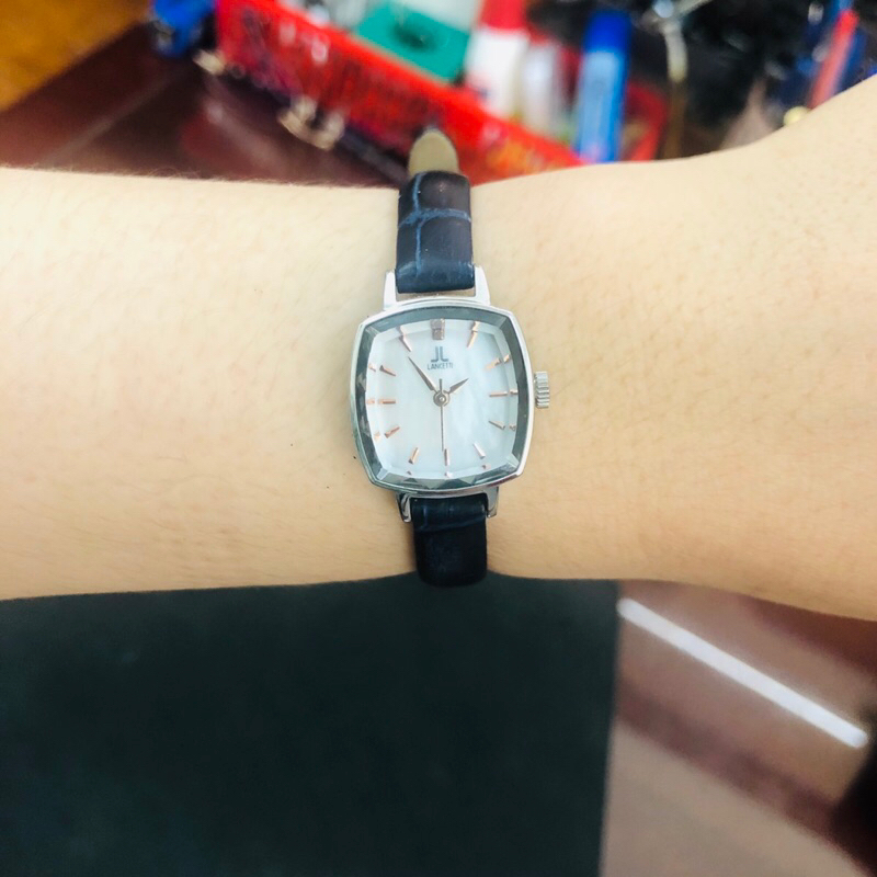 Đồng hồ nữ si nhật dáng tank hiệu Lancetti