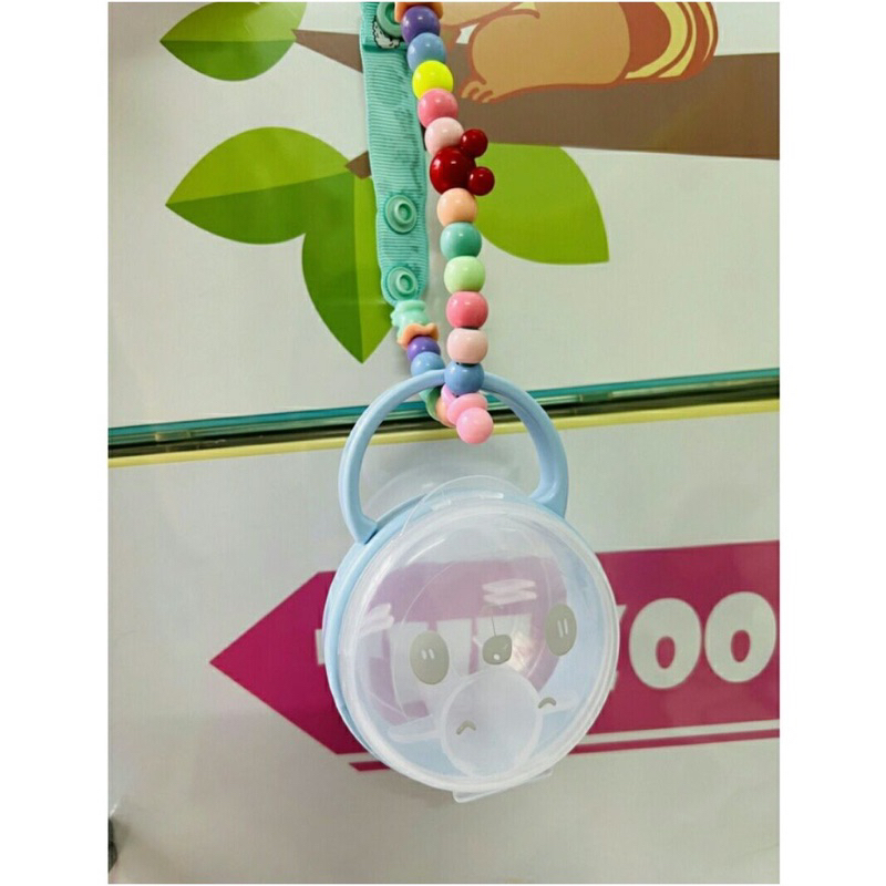 Hộp đựng ti giả, núm ti cho bé trong suốt, có móc treo