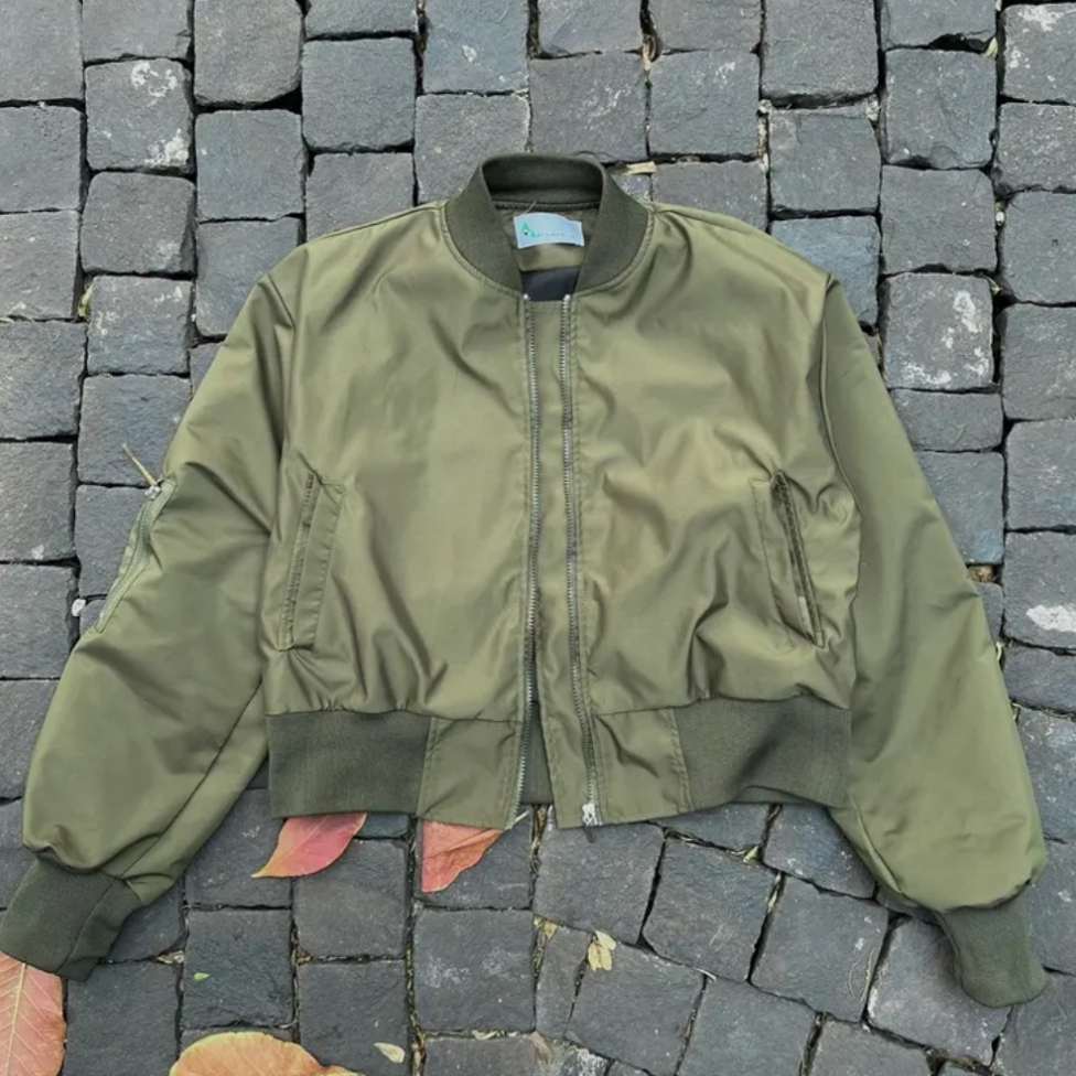 Bomber Form Boxy Màu Xanh Rêu