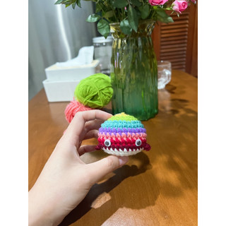 Móc chìa khoá cá heo may mắn bằng len handmade
