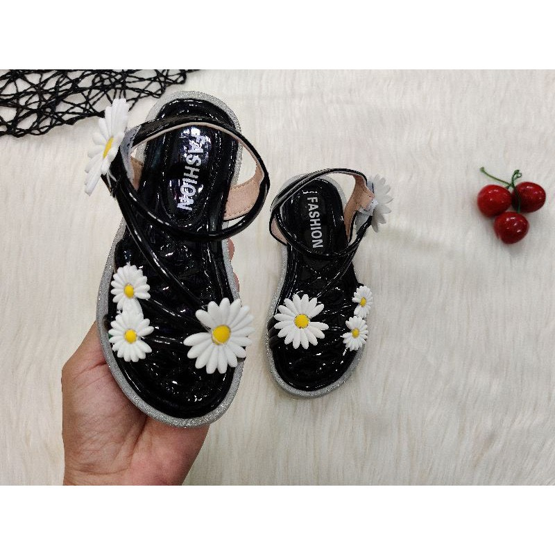 Sandal mùa hè cho bé trai bé gái hoạ tiét hoa cúc đi học đi chơi đi biển cực xinh
