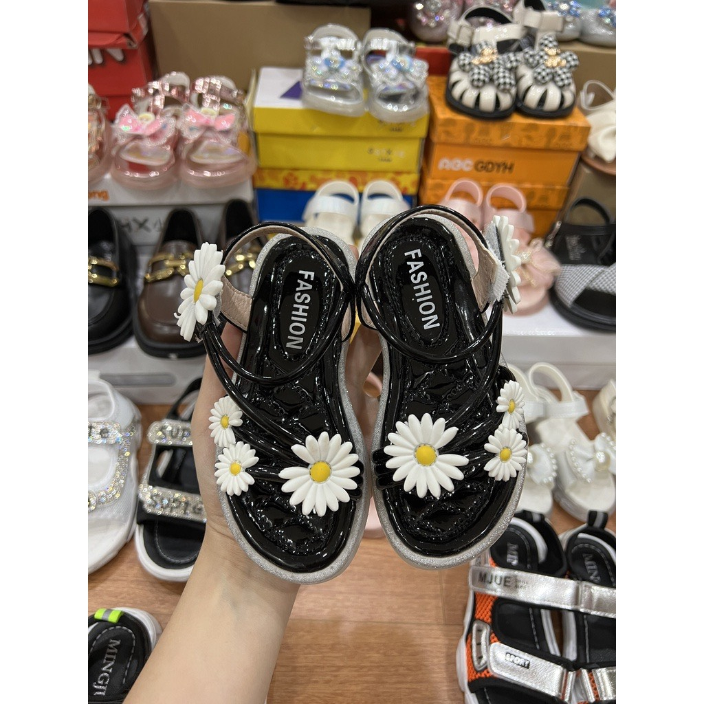 Sandal mùa hè cho bé trai bé gái hoạ tiét hoa cúc đi học đi chơi đi biển cực xinh