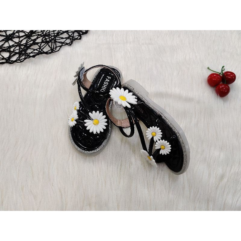 Sandal mùa hè cho bé trai bé gái hoạ tiét hoa cúc đi học đi chơi đi biển cực xinh
