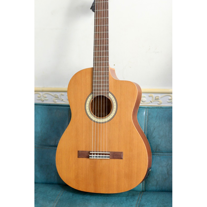 Guitar classic khuyết có EQ