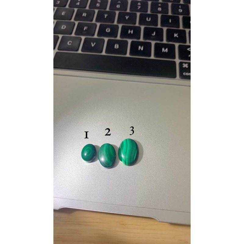 Mặt nhẫn, vòng cổ MALACHITE (đá lông công) đem lại sự thay đổi mới