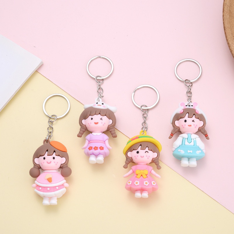 Móc Khoá Búp Bê Đi Chơi Xinh Xắn