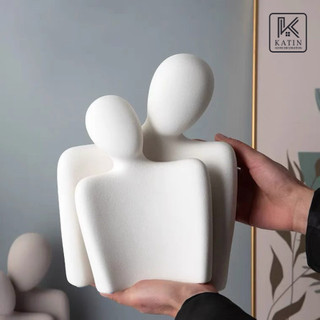 Tượng trang trí nhân vật ôm nghệ thuật decor trang trí phòng khách, tủ rượu, kệ tivi -KATIN