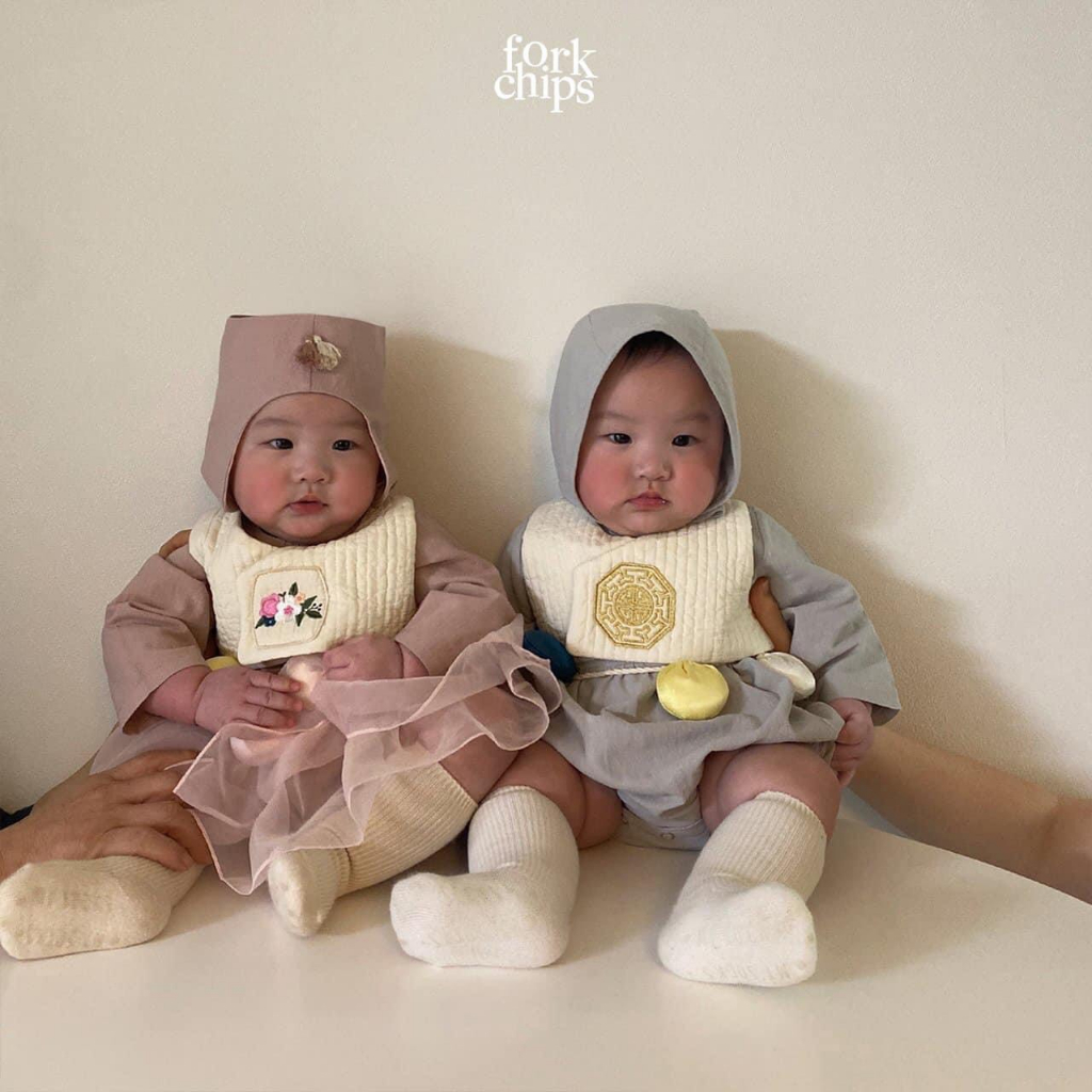 Hanbok Hàn Quốc cho bé trai kèm mũ và túi lì xì