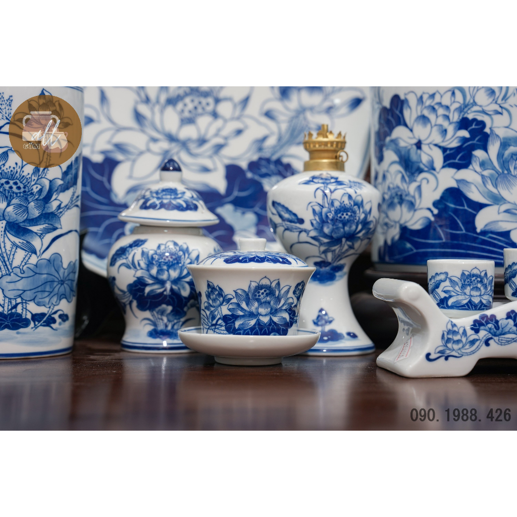 Đèn dầu tròn phong thủy vẽ sen men trắng bàn ban thờ cúng tổ tiên sứ Bát Tràng loại đẹp