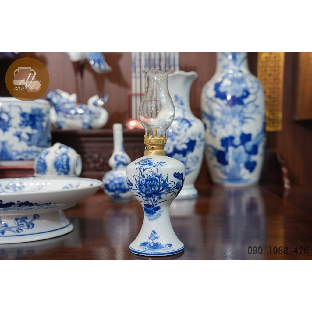 Đèn dầu tròn phong thủy vẽ sen men trắng bàn ban thờ cúng tổ tiên sứ Bát Tràng loại đẹp