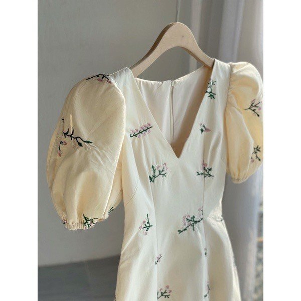 Đầm dạo phố dáng dài hoa thêu dịu dàng - SOA dress