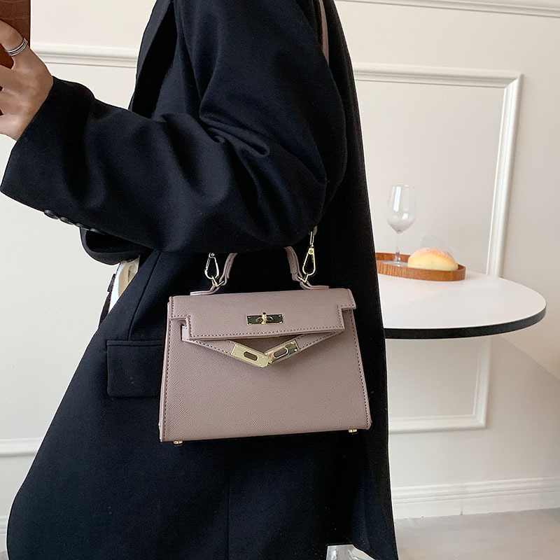 Túi xách nữ da sần dáng hm đeo chéo khóa vàng thời trang  đi chơi xách tay đi làm 2 màu đen kaki size 21