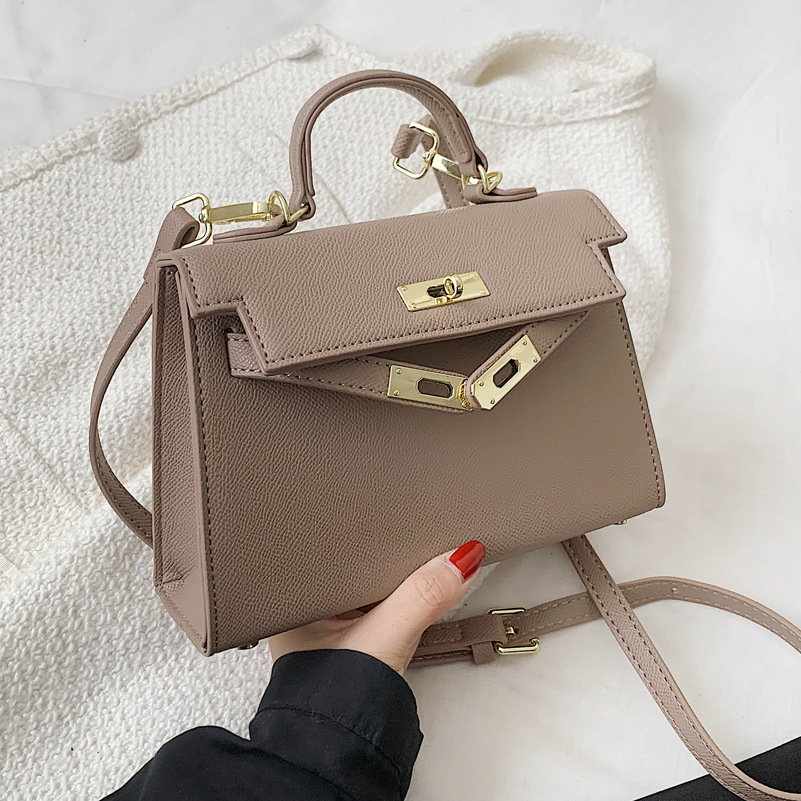 Túi xách nữ da sần dáng hm đeo chéo khóa vàng thời trang  đi chơi xách tay đi làm 2 màu đen kaki size 21