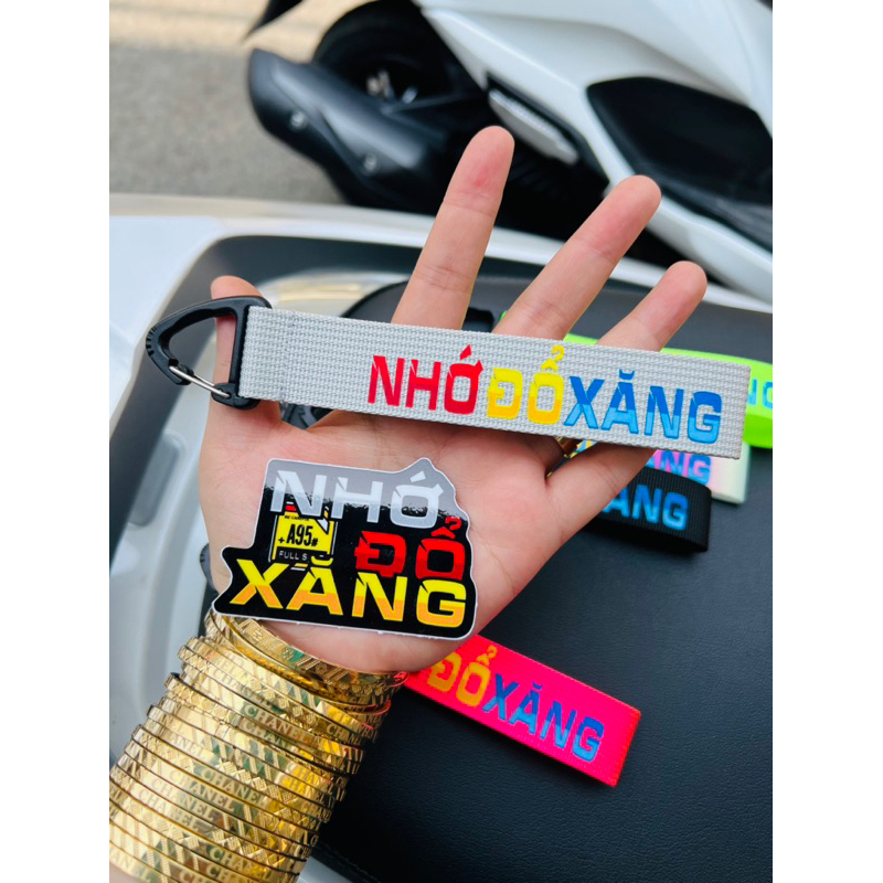 Moc Khóa Dây Chữ Nhớ Đổ Xăng