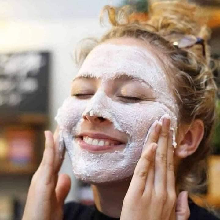 Tẩy da chết mặt bùn non lô hội CATTIER