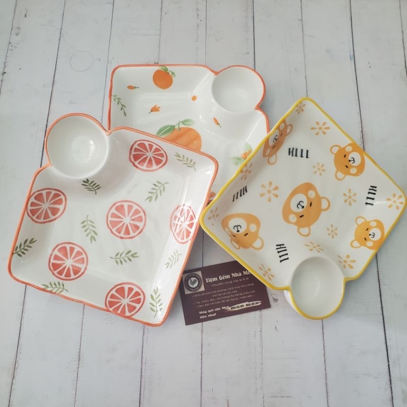 🌿💢💥2 DĨA SỨ VUÔNG KIỂU 2IN1 (có chén chấm sốt)💥Họa tiết xinh xắn dành cho các bé yêu💢🌿