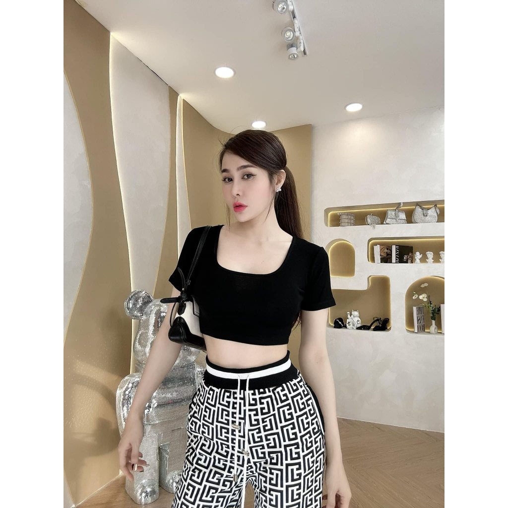 [4.4 Sales Freeship]Set thun thể thao nữ, set áo thun đen cổ vuông tay ngắn croptop phối quần rộng in họa tiết mtb