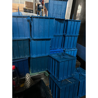 Thanh lý khuôn đúc mẫu be tong lập phương 15x15x15cm do lỗi pha màu