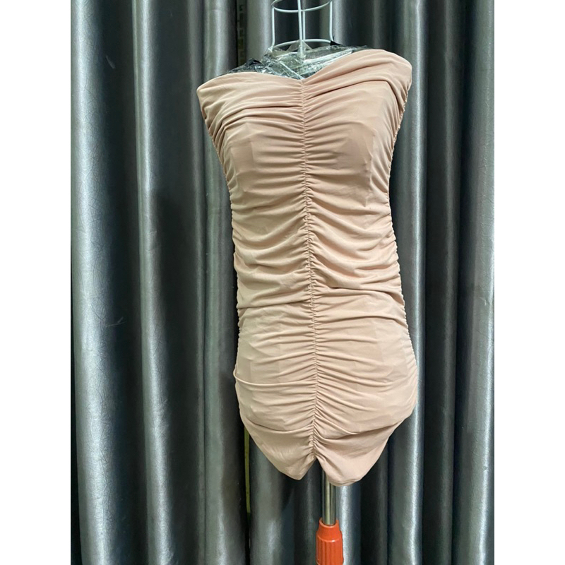 đầm có nhiều mẫu