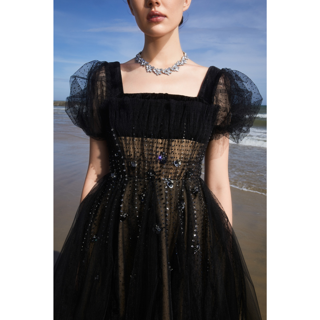 MAVEN - Váy đen cổ vuông phối lưới đính kết Lauren Dress