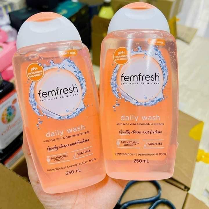 Dung Dịch Vệ Sinh Phụ Nữ FemFresh 250ml