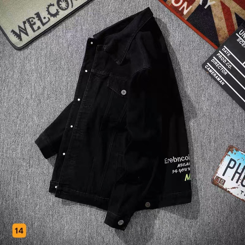 Áo khoác jean nam màu đen in chữ sau lưng áo chất liệu denim, Áo gió jean nam cổ bẻ gài nút thoáng mát -TFashion-ms14