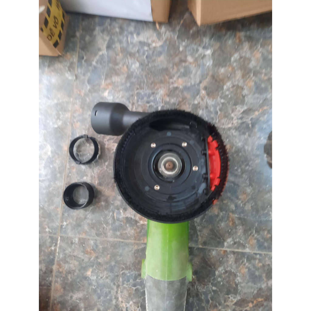 Chụp hút bụi lắp máy mài cầm tay D100mm. Ngăn bụi khi thi công mài, có khay tháo lắp khi mài góc chân tường
