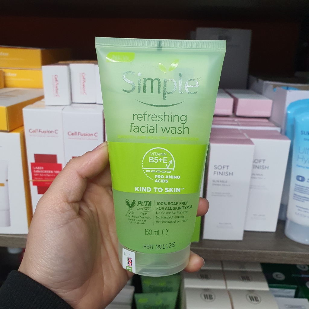 Sữa rửa mặt simple kind to skin refreshing facial wash gel