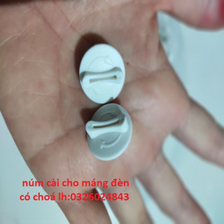 100 BỘ NÚM CÀI GIỮ MÁNG ĐÈN VÀ CHÓA PHẢN QUANG